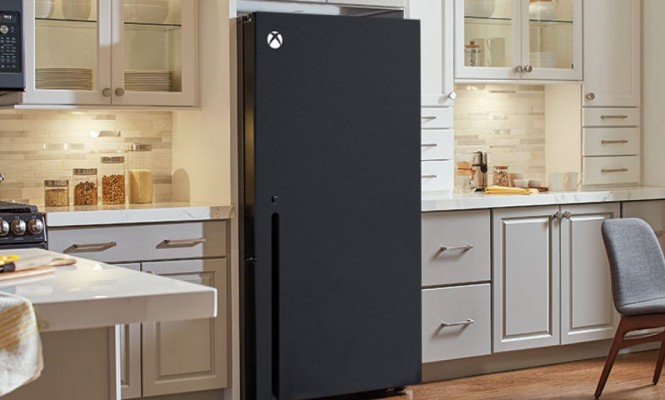 Geladeira de Xbox de Snoop Dogg tem bolo do Series X (e um de verdade)